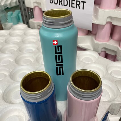 Automatisierte Herstellung von Trinkflaschen Automatisierte Herstellung von Trinkflaschen